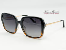 Cargar imagen en el visor de la galería, <div title='Genero UNISEX | Forma CUADRADO | Color CAREY NEGRO | COMPLETO | 142mmANCHOTOTAL | 52mmANCHODELENTE | 49mmALTURADELENTE | 20mmPUENTE | 138mmLONGITUDD' > 95319 C2 </div>