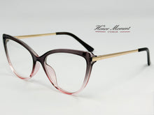 Cargar imagen en el visor de la galería, <div title='Genero MUJER | Forma GATO | Color GRIS ROSA | COMPLETO | 136mmANCHOTOTAL | 53mmANCHODELENTE | 42mmALTURADELENTE | 18mmPUENTE | 143mmLONGITUDDEVARILL' > 95658 C5 </div>