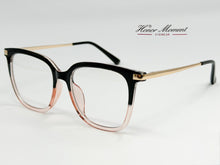 Cargar imagen en el visor de la galería, <div title='Genero UNISEX | Forma CUADRADO | Color NEGRO ROSA | COMPLETO | 139mmANCHOTOTAL | 50mmANCHODELENTE | 44mmALTURADELENTE | 18mmPUENTE | 143mmLONGITUDDE' > 95828 C9 </div>