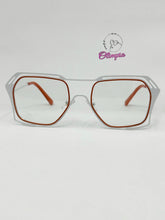 Cargar imagen en el visor de la galería, <div title='Genero UNISEX | Forma CUADRADO RECTANGULAR | Color BLANCO NARANJA | COMPLETO | 141mmANCHOTOTAL | 53mmANCHODELENTE | 43mmALTURADELENTE | 20mmPUENTE | ' > BL-66039 BN </div>
