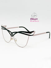 Cargar imagen en el visor de la galería, <div title='Genero | Forma MUJER GATO | Color MORADO NEGRO | | COMPLETOmmANCHOTOTAL | 140mmANCHODELENTE | 54mmALTURADELENTE | 14mmPUENTE | 140mmLONGITUDDEVARIL' > BL-66108 C3 </div>