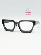 Cargar imagen en el visor de la galería, <div title='UNISEX | CUADRADO | RECTANGULAR | ACETATO | GRIS | | Tipo Lente COMPLETO' > F2686 C2 </div>