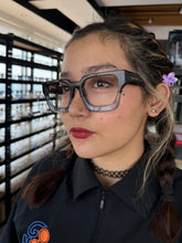 Cargar imagen en el visor de la galería, <div title='UNISEX | CUADRADO | RECTANGULAR | ACETATO | AZUL | GRIS | Tipo Lente COMPLETO' > F2686 C5 </div>