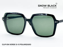 Cargar imagen en el visor de la galería, <div title='Genero UNISEX | Forma CUADRADO | Color NEGRO | COMPLETO | 136mmANCHOTOTAL | 50mmANCHODELENTE | 45mmALTURADELENTE | 17mmPUENTE | 145MM LONG' > F3026 C1 </div>