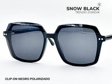 Cargar imagen en el visor de la galería, <div title='Genero UNISEX | Forma CUADRADO | Color NEGRO | COMPLETO | 136mmANCHOTOTAL | 50mmANCHODELENTE | 45mmALTURADELENTE | 17mmPUENTE | 145MM LONG' > F3026 C1 </div>