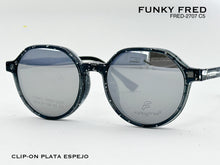 Cargar imagen en el visor de la galería, <div title='Genero CLIP-ON | Forma MUJER REDONDO | Color GRIS | | COMPLETOmmANCHOTOTAL | 132mmANCHODELENTE | 48mmALTURADELENTE | 44mmPUENTE | 19mmLONGITUDDEVAR' > FRED-2707 C5 </div>