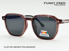Cargar imagen en el visor de la galería, <div title='Genero CLIP-ON | Forma UNISEX CUADRADO | Color CAFE | | COMPLETOmmANCHOTOTAL | 139mmANCHODELENTE | 50mmALTURADELENTE | 46mmPUENTE | 19mmLONGITUDDEV' > FRED-2709 C4 </div>