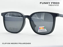 Cargar imagen en el visor de la galería, <div title='Genero CLIP-ON | Forma UNISEX CUADRADO | Color NEGRO | | COMPLETOmmANCHOTOTAL | 140mmANCHODELENTE | 52mmALTURADELENTE | 46mmPUENTE | 18mmLONGITUDDE' > FRED-2710 C2 </div>