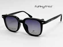 Cargar imagen en el visor de la galería, <div title='Genero UNISEX | Forma CUADRADO | Color NEGRO | COMPLETO | 140mmANCHOTOTAL | 49mmANCHODELENTE | 45mmALTURADELENTE | 19mmPUENTE | 145MM LONG' > FRED-3403SP C1 </div>