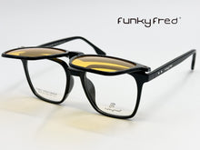 Cargar imagen en el visor de la galería, <div title='Genero UNISEX | Forma CUADRADO | Color NEGRO | COMPLETO | 140mmANCHOTOTAL | 51mmANCHODELENTE | 45mmALTURADELENTE | 19mmPUENTE | 145MM LONG' > FRED-3404SP C1 </div>