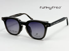 Cargar imagen en el visor de la galería, <div title='Genero UNISEX | Forma CUADRADO | Color GRIS | COMPLETO | 137mmANCHOTOTAL | 46mmANCHODELENTE | 42mmALTURADELENTE | 24mmPUENTE | 146MM LONGI' > FRED-3407SP C2 </div>