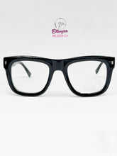 Cargar imagen en el visor de la galería, <div title='Genero UNISEX | Forma CUADRADO | Color NEGRO | COMPLETO | 138mmANCHOTOTAL | 47mmANCHODELENTE | 42mmALTURADELENTE | 21mmPUENTE | 145mmLONGITUDDEVARI' > ML2504 C1 </div>
