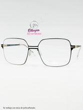 Cargar imagen en el visor de la galería, <div title='Genero UNISEX | Forma CUADRADO | Color NEGRO | COMPLETO | 140mmANCHOTOTAL | 54mmANCHODELENTE | 47mmALTURADELENTE | 18mmPUENTE | 142mmLONGITUDDEVARI' > SO-V21M0304 </div>