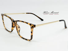 Cargar imagen en el visor de la galería, <div title='Genero CLIP-ON | Forma UNISEX UNISEX | Color RECTANGULAR CAREY | | COMPLETOmmANCHOTOTAL | 145mmANCHODELENTE | 54mmALTURADELENTE | 18mmPUENTE | 143mm' > TJ2185 C5 </div>