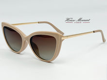 Cargar imagen en el visor de la galería, <div  title='Genero MUJER | Forma GATO  | Color BEIGE DORADO  | COMPLETO | 136mmANCHOTOTAL | 53mmANCHODELENTE | 42mmALTURADELENTE | 18mmPUENTE | 143mmLONGITUDDEVAR' > 95658 C6 </div>
