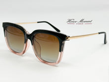 Cargar imagen en el visor de la galería, <div  title='Genero UNISEX | Forma CUADRADO  | Color NEGRO ROSA  | COMPLETO | 139mmANCHOTOTAL | 50mmANCHODELENTE | 44mmALTURADELENTE | 18mmPUENTE | 143mmLONGITUDDE' > 95828 C9 </div>
