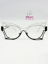 Cargar imagen en el visor de la galería, <div  title='Genero MUJER | Forma GATO  | Color BLANCO NEGRO  | COMPLETO | 142mmANCHOTOTAL | 52mmANCHODELENTE | 42mmALTURADELENTE | 19mmPUENTE | 140mmLONGITUDDEVAR' > BL-66042 BN </div>

