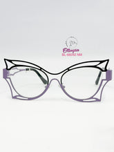 Cargar imagen en el visor de la galería, <div  title='Genero MUJER | Forma GATO  | Color MORADO NEGRO  | COMPLETO | 142mmANCHOTOTAL | 52mmANCHODELENTE | 42mmALTURADELENTE | 19mmPUENTE | 140mmLONGITUDDEVAR' > BL-66042 NM </div>
