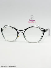 Cargar imagen en el visor de la galería, <div  title='Genero MUJER | Forma GATO  | Color BLANCO NEGRO  | COMPLETO | 145mmANCHOTOTAL | 53mmANCHODELENTE | 45mmALTURADELENTE | 14mmPUENTE | 140mmLONGITUDDEVAR' > BL-66052 C1 </div>
