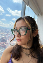 Cargar imagen en el visor de la galería, &lt;div  title=&#39;MUJER | CUADRADO GATO | GATO | ACETATO | VERDE |  | Tipo Lente COMPLETO&#39; &gt; F2609 C5 &lt;/div&gt;
