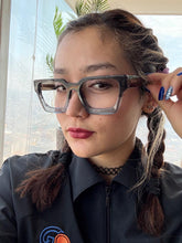 Cargar imagen en el visor de la galería, <div  title='UNISEX | CUADRADO | RECTANGULAR | ACETATO | AZUL | GRIS | Tipo Lente COMPLETO' > F2686 C5 </div>
