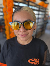 Cargar imagen en el visor de la galería, <div  title='Genero UNISEX | Forma CUADRADO  | Color GRIS   | COMPLETO | 137mmANCHOTOTAL | 46mmANCHODELENTE | 42mmALTURADELENTE | 24mmPUENTE | 146MM LONGI' > FRED-3407SP C2 </div>
