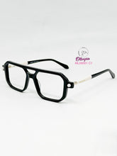 Cargar imagen en el visor de la galería, <div  title='Genero UNISEX | Forma RECTANGULAR  | Color BLANCO NEGRO  | COMPLETO | 146mmANCHOTOTAL | 51mmANCHODELENTE | 39mmALTURADELENTE | 17mmPUENTE | 145mmLONGI' > ML56001 C1 </div>
