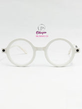 Cargar imagen en el visor de la galería, <div  title='Genero MUJER | Forma REDONDO  | Color BLANCO NEGRO  | COMPLETO | 146mmANCHOTOTAL | 44mmANCHODELENTE | 45mmALTURADELENTE | 25mmPUENTE | 145mmLONGITUDDE' > ML56003 C5 </div>
