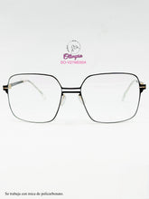 Cargar imagen en el visor de la galería, <div  title='Genero UNISEX | Forma CUADRADO  | Color NEGRO   | COMPLETO | 140mmANCHOTOTAL | 54mmANCHODELENTE | 47mmALTURADELENTE | 18mmPUENTE | 142mmLONGITUDDEVARI' > SO-V21M0304 </div>
