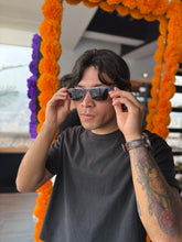 Cargar imagen en el visor de la galería, <div  title='Genero UNISEX | Forma RECTANGULAR  | Color AZUL   | COMPLETO | 142mmANCHOTOTAL | 55mmANCHODELENTE | 37mmALTURADELENTE | 17mmPUENTE | 145MM LO' > SP006 BLUE-L.BLUE </div>
