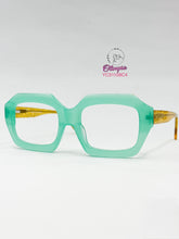 Cargar imagen en el visor de la galería, <div  title='Genero MUJER | Forma CUADRADO  | Color AMARILLO VERDE  | COMPLETO | 145mmANCHOTOTAL | 52mmANCHODELENTE | 40mmALTURADELENTE | 20mmPUENTE | 143mmLONGITU' > YC31108 C4 </div>
